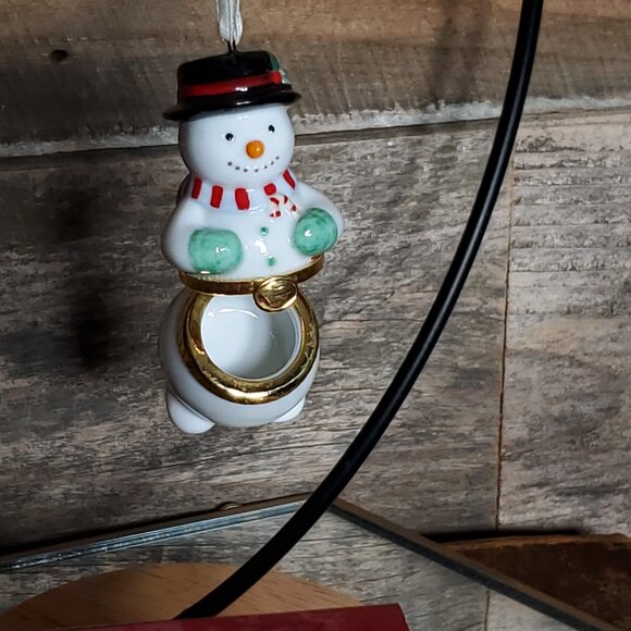 1997 Hallmark Keepsake Ornament - Snowman Porcelain Hinged Box. - Picture 2 of 8